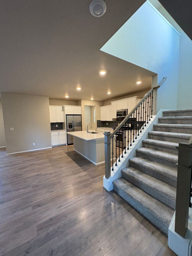 Foto del edificio - Beautiful Ten Trails Fenced Home with 2 Ca...