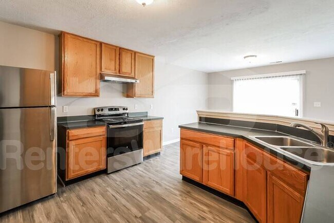 Foto del edificio - RENT SPECIAL & PRICE DROP! Stunning Corner...