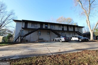 Building Photo - 514 Clover Dr