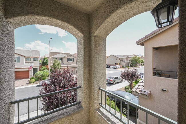 Foto del edificio - READY FOR MOVE-IN ROOF TOP DECK