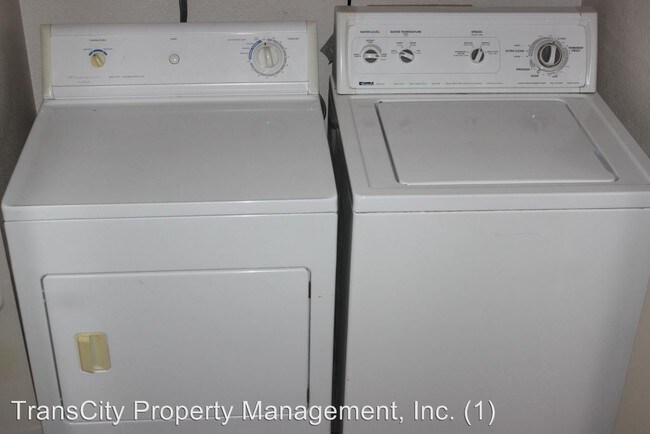 Foto del edificio - 2143 E Center Ln