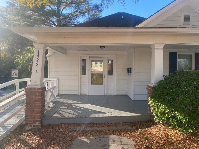 Foto del edificio - Spacious 3BR/2BA Duplex in Historic Lakewood with All Appliances!