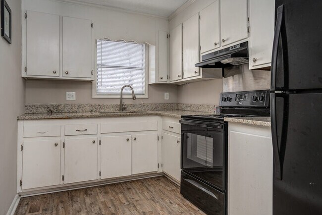 Building Photo - 324 Lexington St