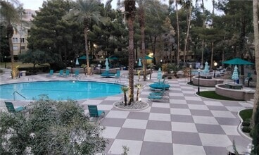Building Photo - 230 E Flamingo Rd