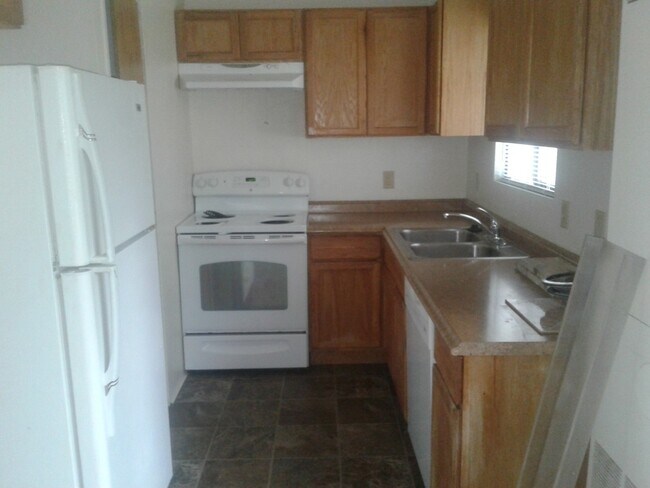 Foto del edificio - 2 bedroom, 1.5 bathroom condo near SUU