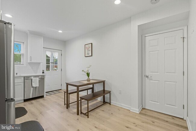 Building Photo - 5206 Gilpin Dr