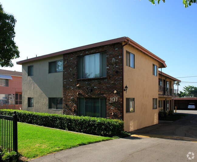Building Photo - 1137 W Stoneridge Ct
