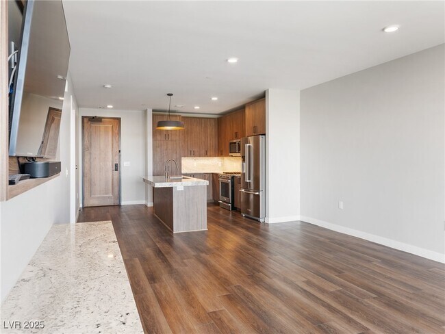 Foto del edificio - 2460 E Serene Ave