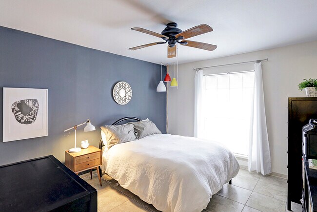 Dormitorio - 2507 Montrose Blvd
