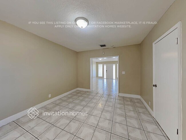 Building Photo - 6435 SW 32nd St