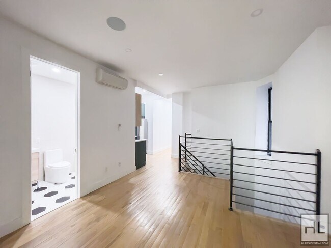 Building Photo - PUTNAM AVENUE / Spacious 2-Bed 1/5 Bath Du...
