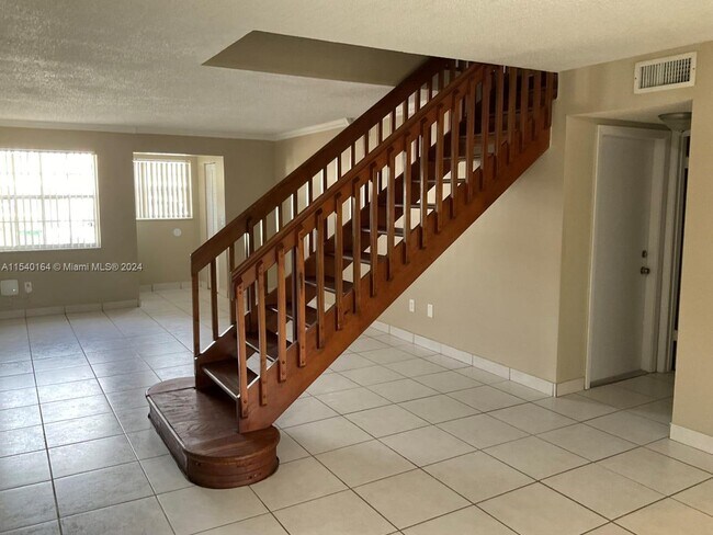 Foto del edificio - 4929 SW 123rd Terrace
