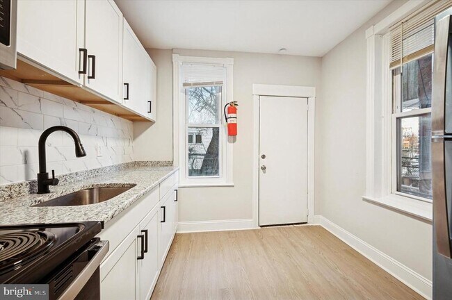 Foto del edificio - 5517 Jane St