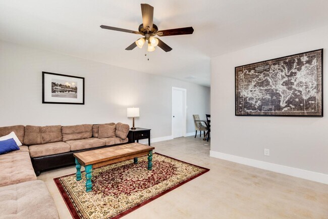 Foto del edificio - 16 W Geneva Dr