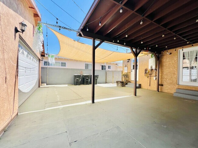 Building Photo - Charming Home for Lease in a Prime Location