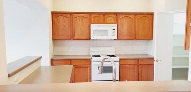 Building Photo - 108 Pond Way