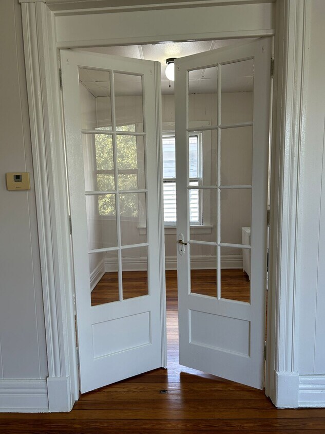 Primary Photo - 1 Bedroom, 1 Bathroom with Den on Union St...