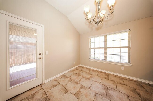 Building Photo - 2421 Shell Dr