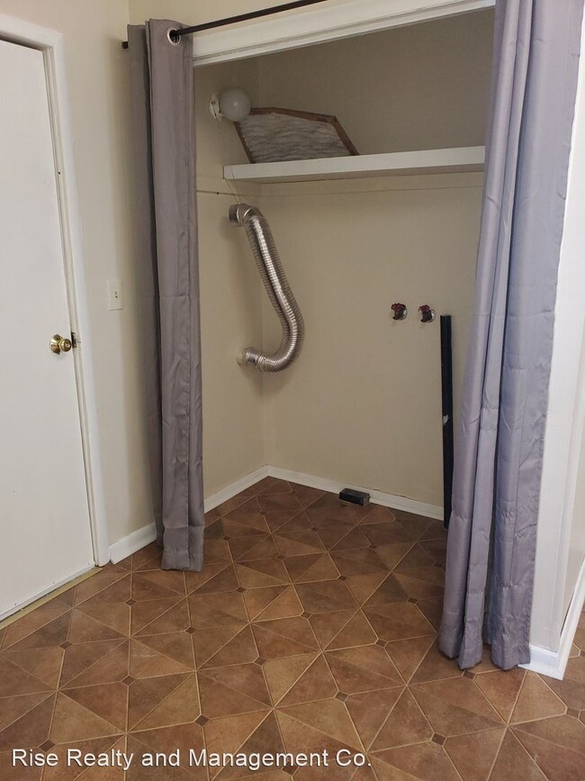 Foto del edificio - 4 br, 1 bath House - 510 Carpenter St