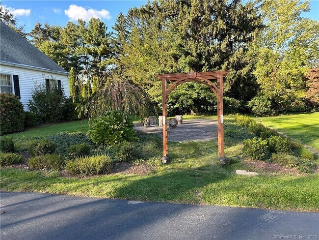 Foto del edificio - 989 N Farms Rd