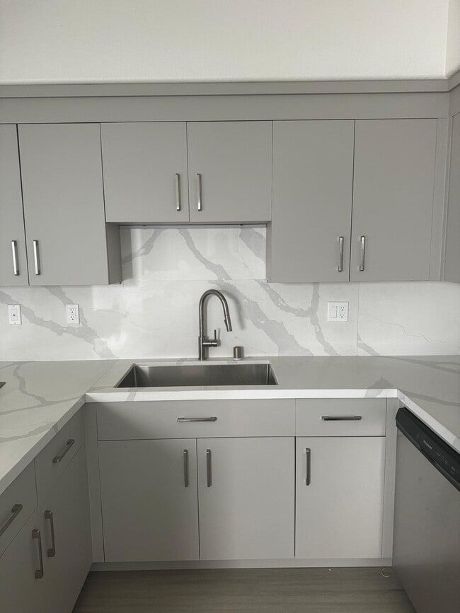 Building Photo - 2125 Moffett Rd