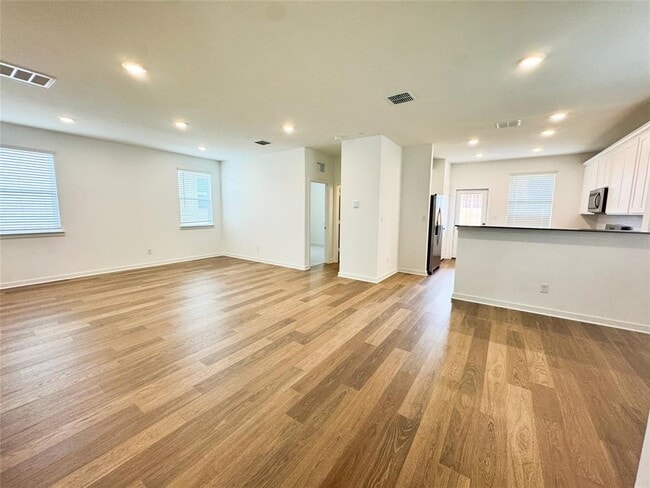 Building Photo - 130 Golden Bell Wy