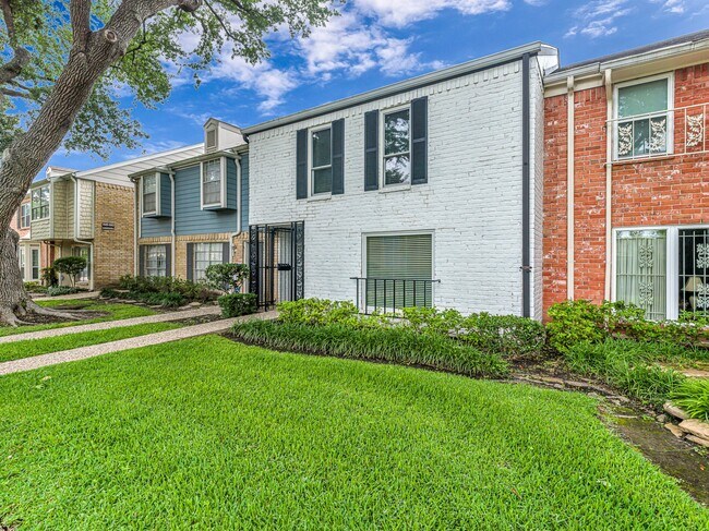 Building Photo - 1669 W Sam Houston Pkwy S