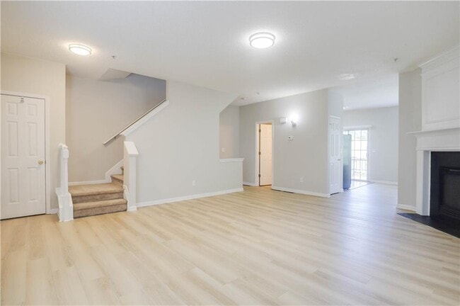 Building Photo - 1200 Charleston Ct