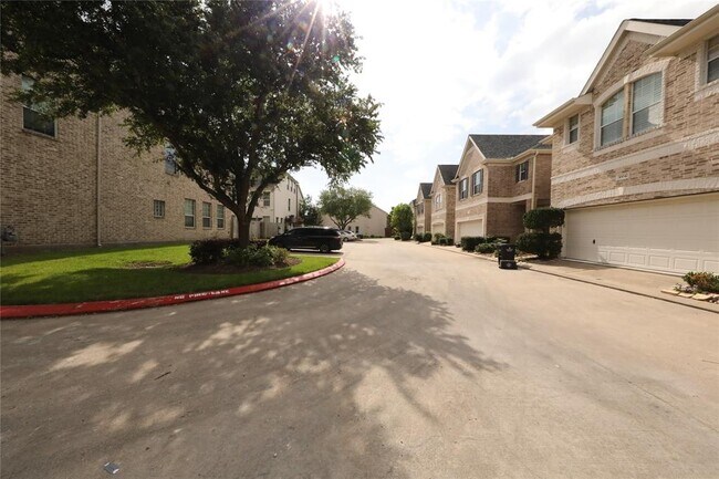 Foto del edificio - 10038 Holly Chase Dr
