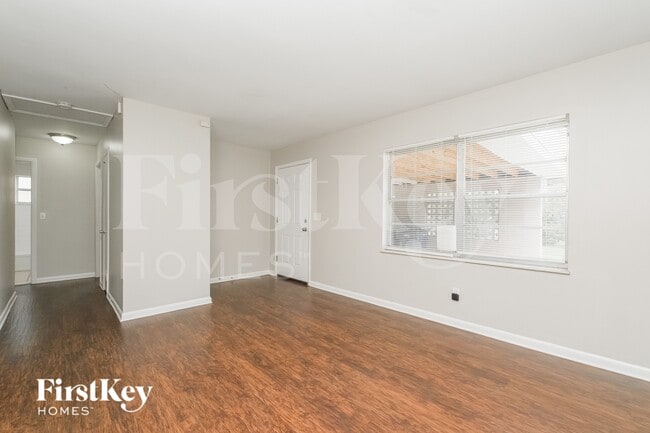 Foto del edificio - 9331 N Forest Hills Dr