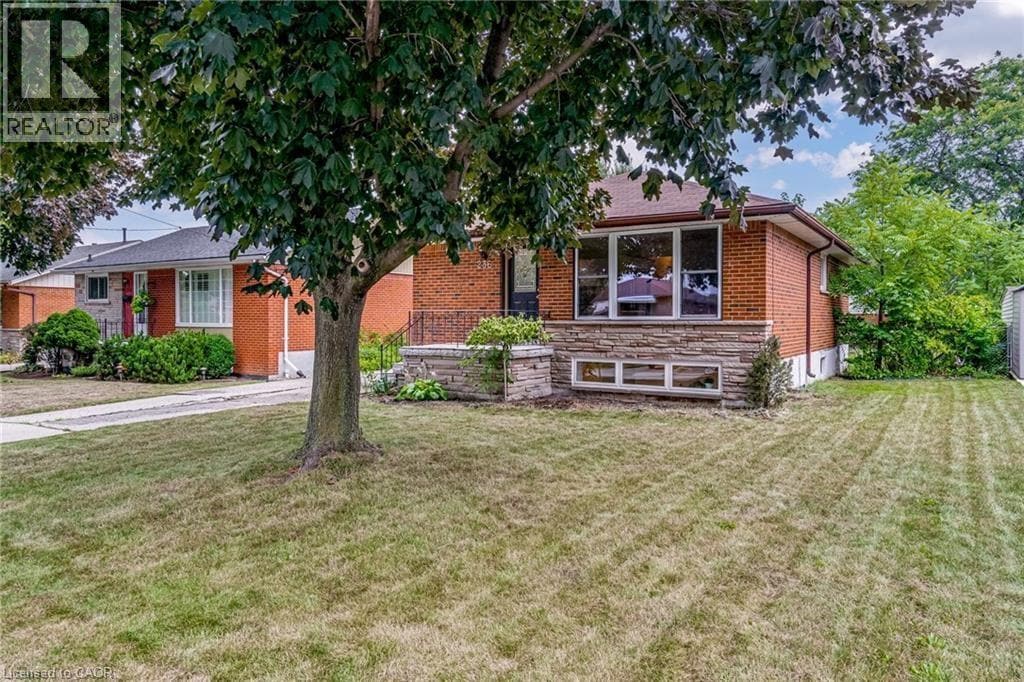 Primary Photo - 236 Fernwood Crescent
