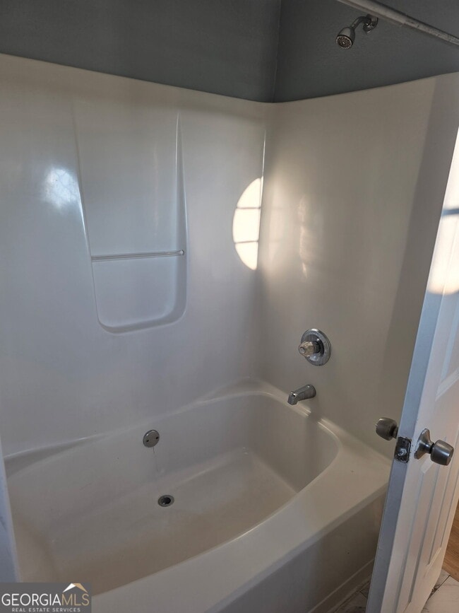 Building Photo - 321 Brookview Dr