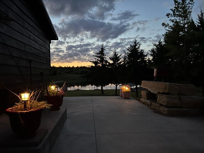 Foto del edificio - 13325 Brush Creek Rd