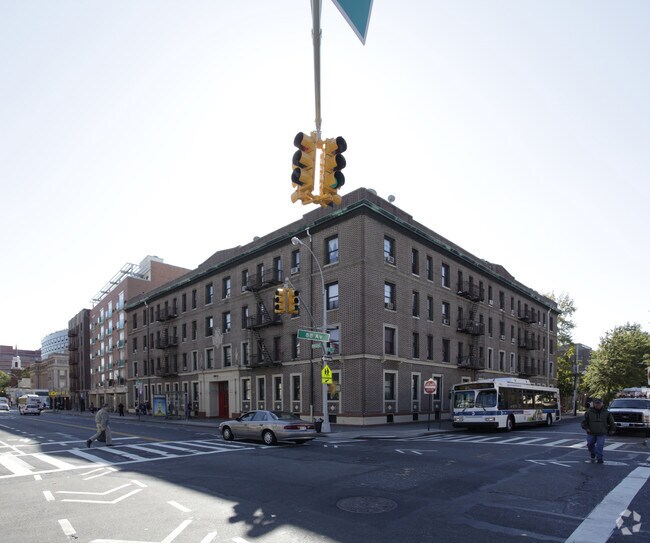 Building Photo - 88-06 Parsons Blvd