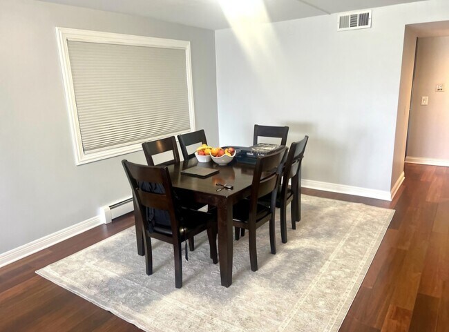 Foto del edificio - 5447 W Lawrence Ave