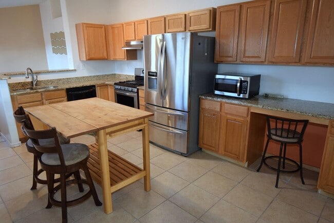 Building Photo - 2BR Plus Bonus Room in the NW!