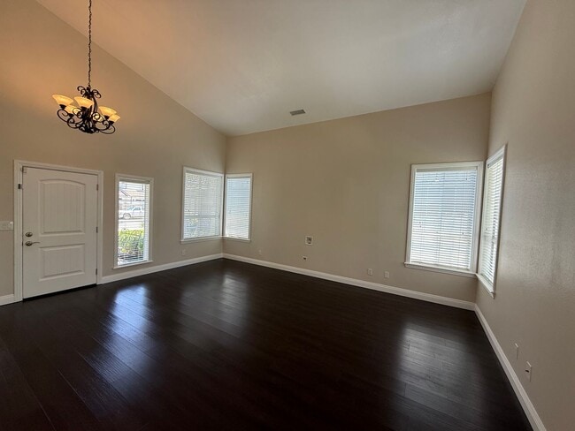 Building Photo - Beautiful home in Oxnard, CA