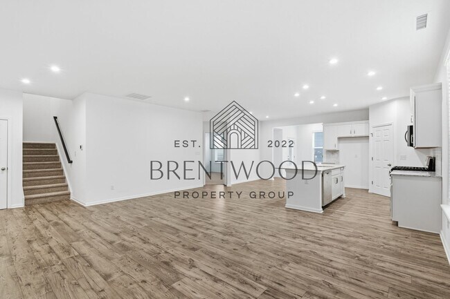 Foto del edificio - 3 Bed/3 Bath Home with Sunroom in Miller’s Walk – Noblesville