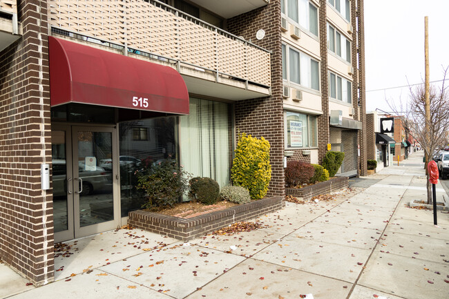 Front main entrance (outside view) - 515 Anderson Ave