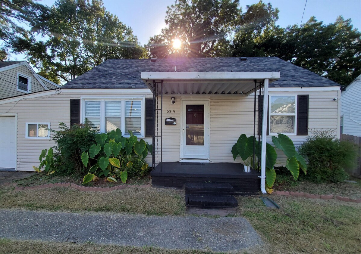 Foto principal - 2319 Aspin St