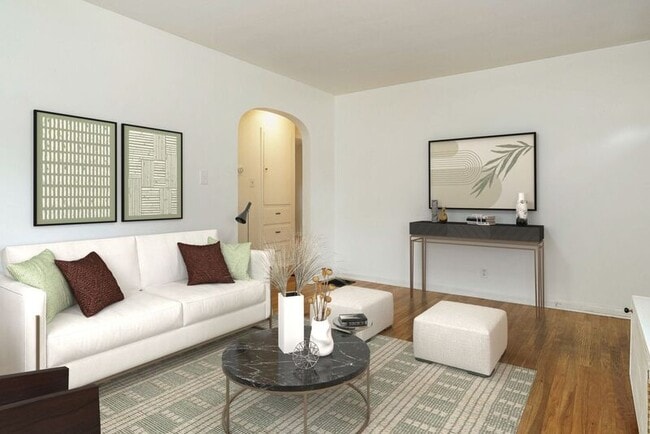 Building Photo - 343 E Royal Forest Blvd