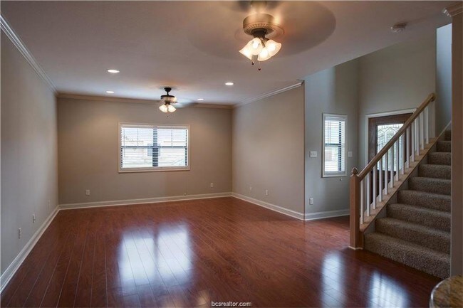 Building Photo - 1437 Buena Vista Dr