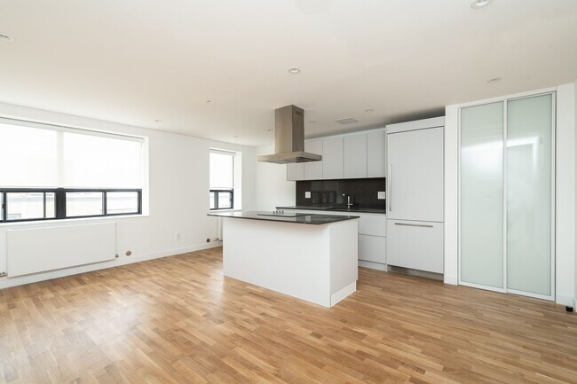 Photo du bâtiment - 612 Dawes Rd