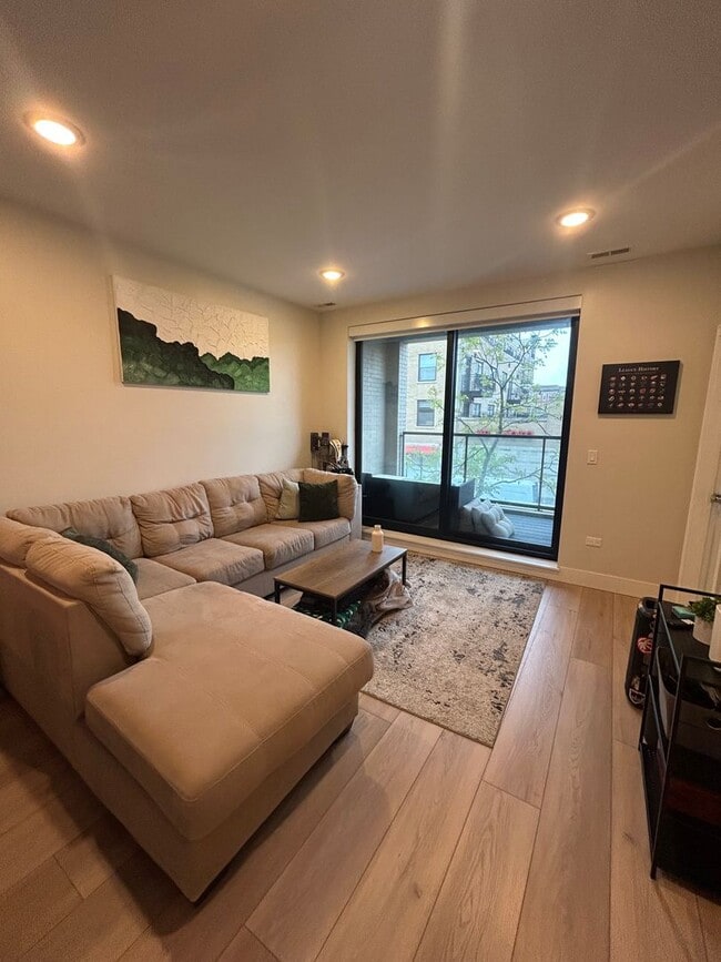 Photo - 1646 W Belmont Ave Apartment