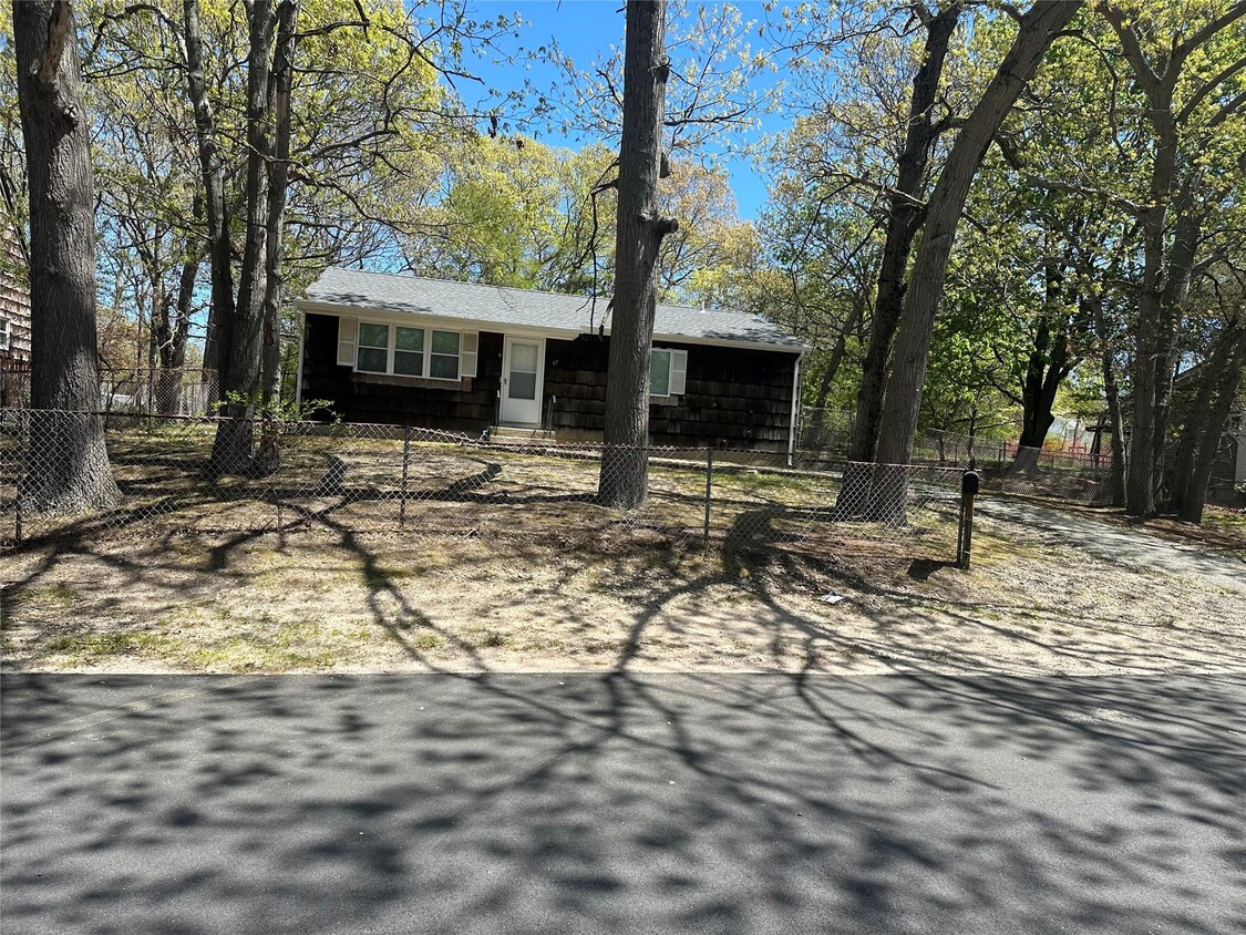 Primary Photo - 67 Judith Dr