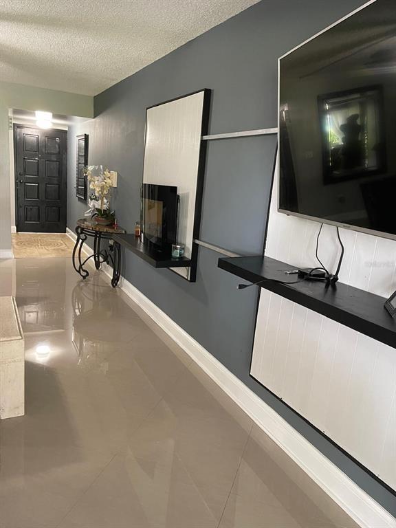 Foto del edificio - 225 Country Club Dr