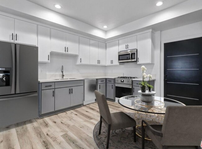 Foto del edificio - 4647 W 18th St