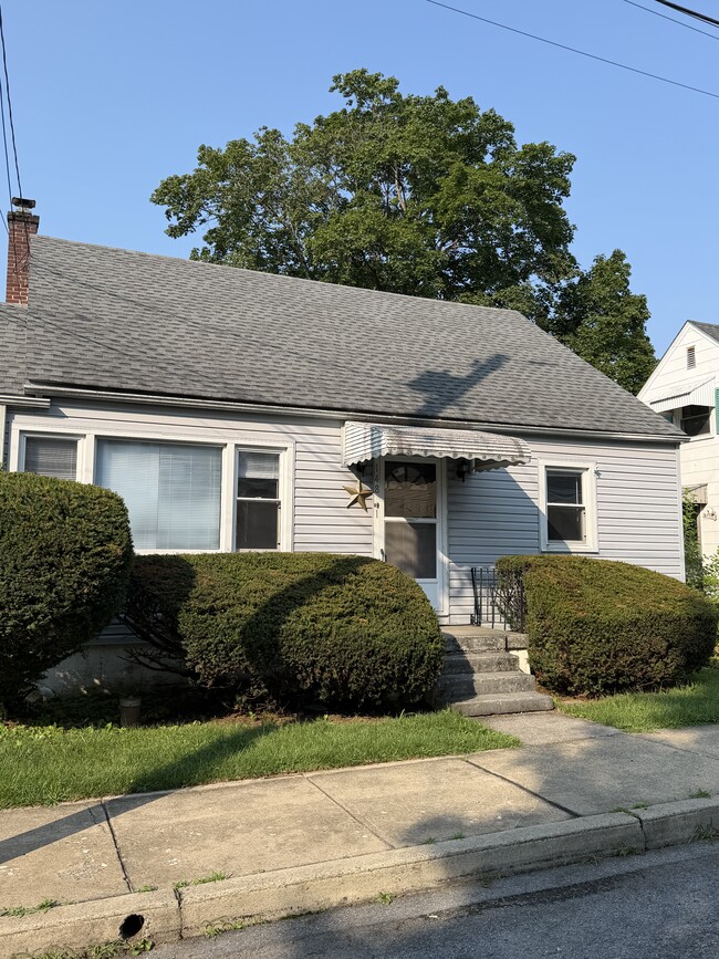 Building Photo - 148 E Spring St