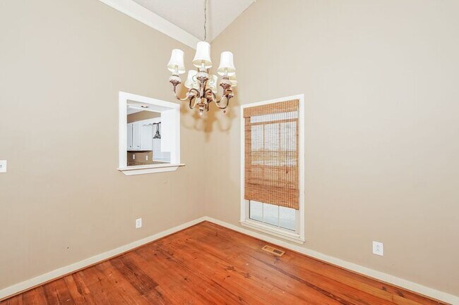 Foto del edificio - 1042 Vestavia Manor Dr