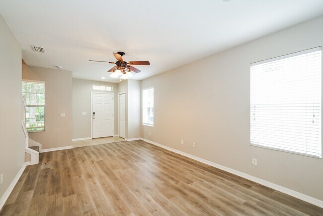 Foto del edificio - 16014 Loneoak View Dr
